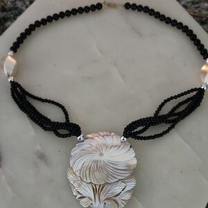 Vintage Mother Of Pearl Etched Flower Pendant Black Beads Necklace